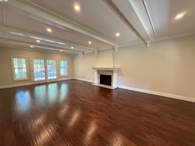 Building Photo - 470 Hale St