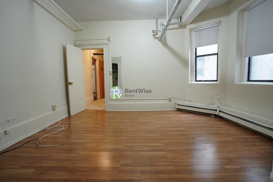 Building Photo - 1144 Commonwealth Ave