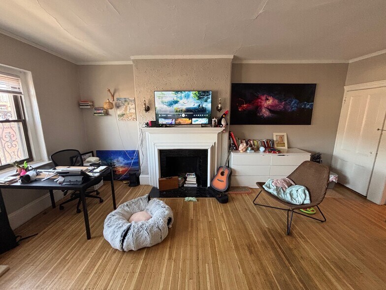 Building Photo - 85 Charles St