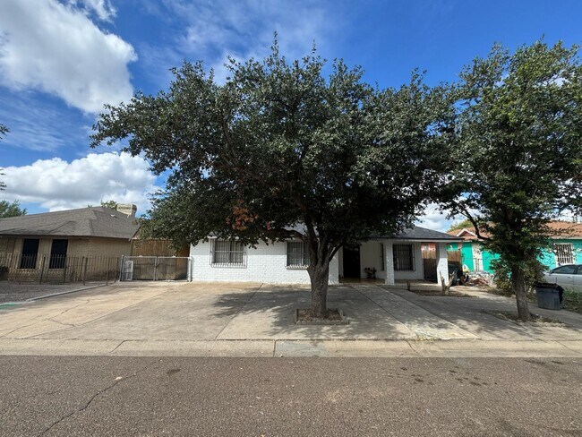 Primary Photo - 112 Mirasol Dr