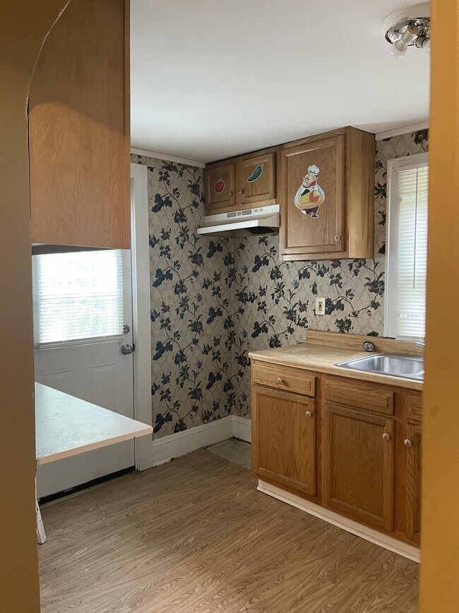 Building Photo - 218 Para Ave