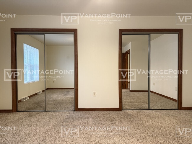 Building Photo - 2071 River Point Ct