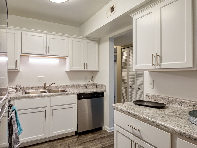 Newly remodeled kitchens in select homes - Colonial Towne Apartments