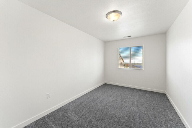 Bedroom 3 - Herriman Townhomes - FC