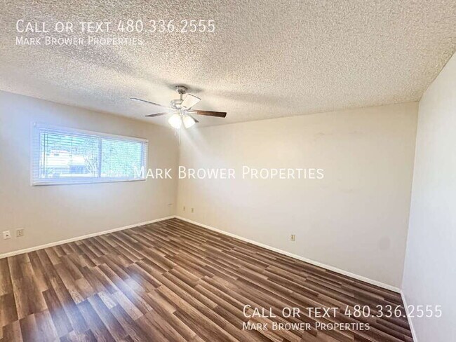 Building Photo - 910 E La Jolla Dr