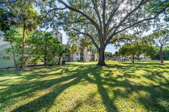 Building Photo - 3100 Riverside Dr