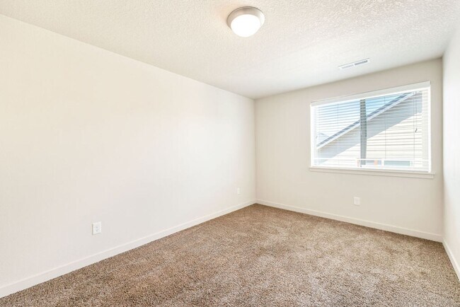 Building Photo - **AVAILABLE 18-May-2024** Woodridge Park C...