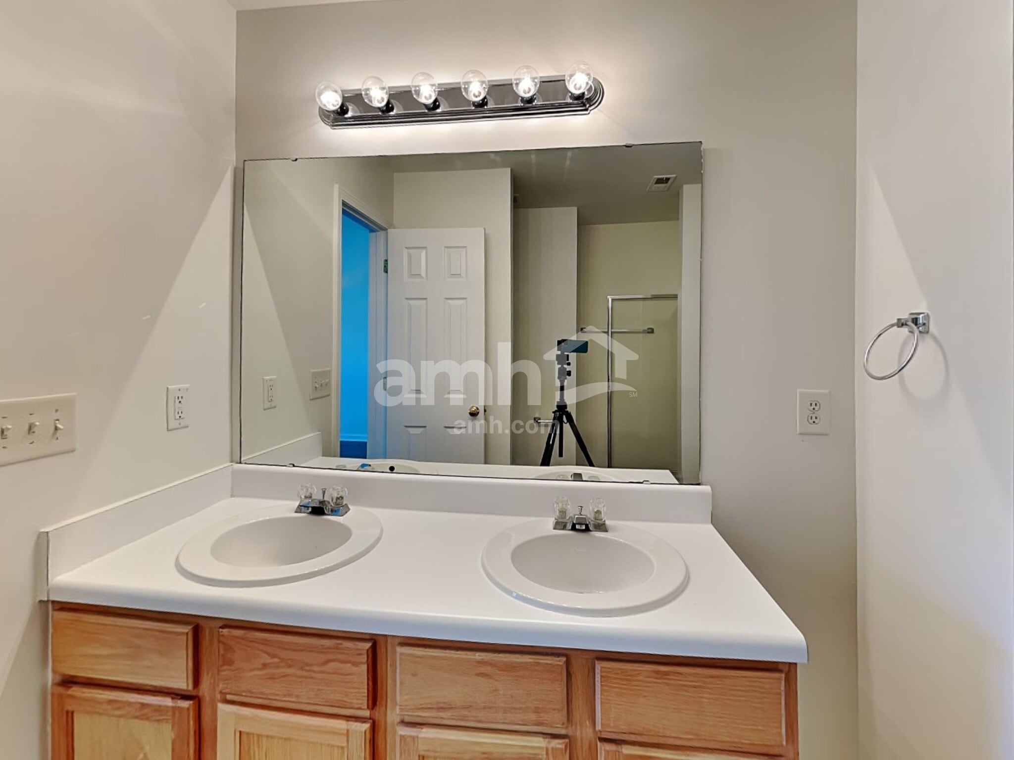 Building Photo - 1749 E Ridge Heights Dr