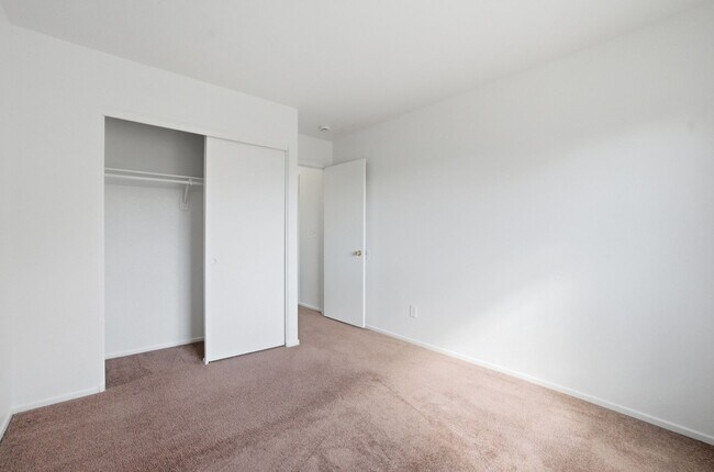 Building Photo - Stunning 4 bedroom home In North Las Vegas