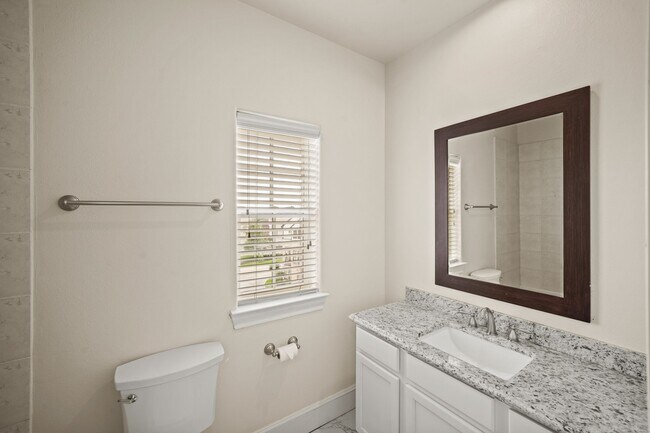 Building Photo - 2003 Covent Garden Station