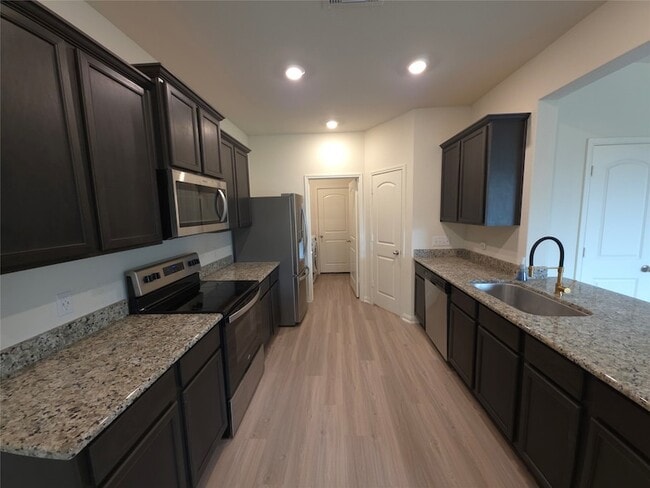 Building Photo - 305 Lone Mountain Dr