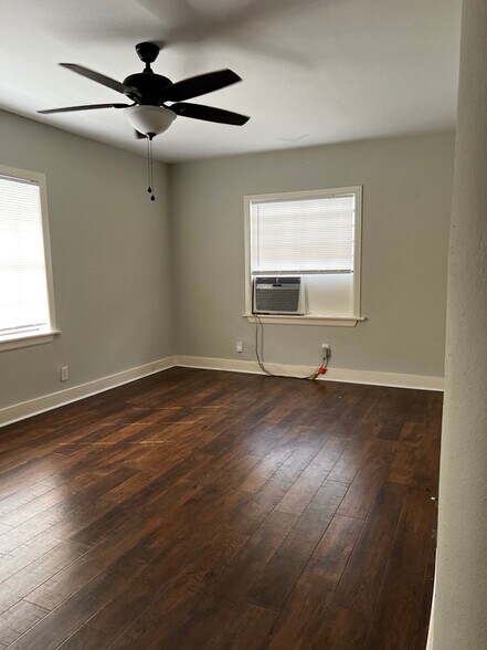Building Photo - 6601 Meadowlawn St