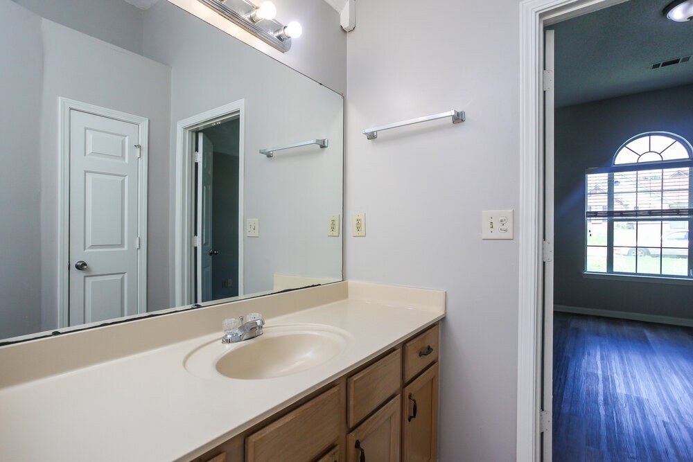 Building Photo - 4671 Lindawood Ln