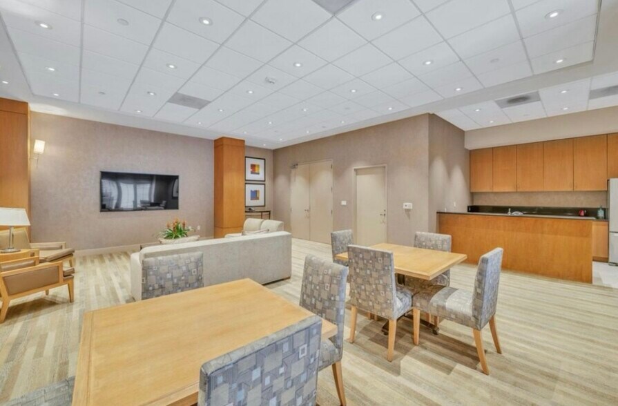 Building Photo - 10445 Wilshire Blvd