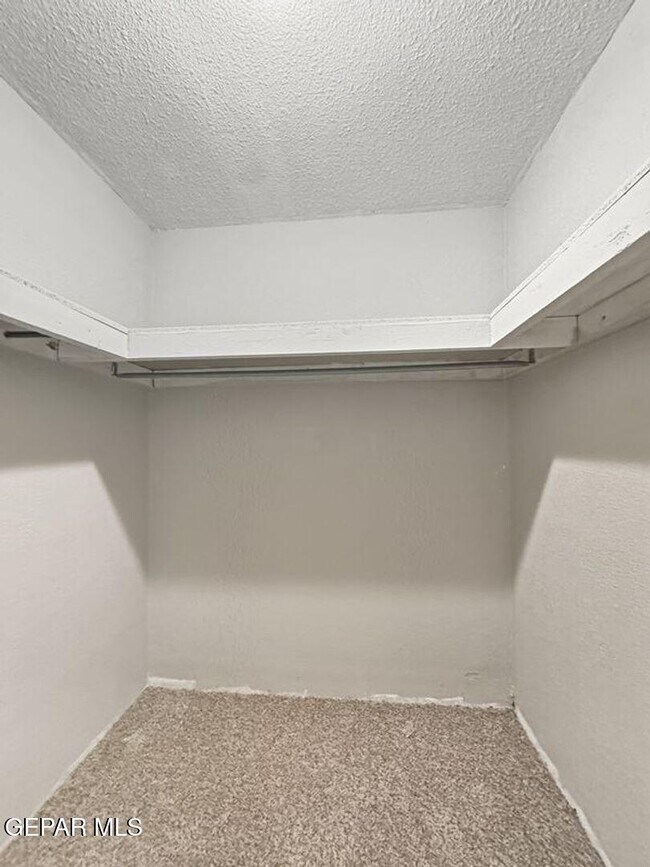 Building Photo - 106 Maple Ct