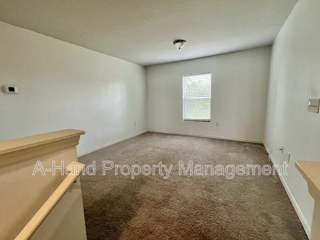 Building Photo - 166 Maple Dr
