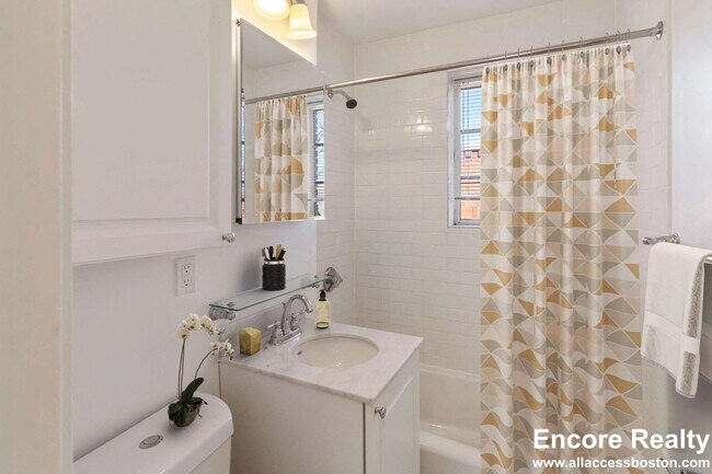 Building Photo - 70 St Paul St