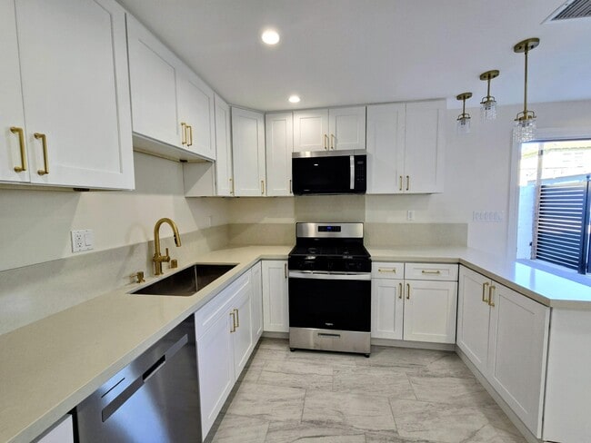 Building Photo - 11015 Califa St