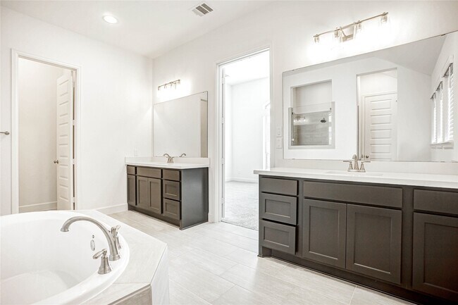 Building Photo - 9814 Chapman Trl