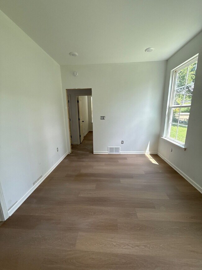 Building Photo - Fully Renovated Spacious 3BR in South Memphis – Section 8 Welcome