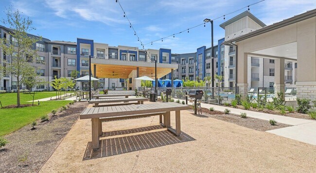 Building Photo - 14015 Univ Pass