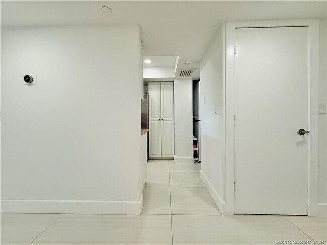 Building Photo - 8800 S Ocean Dr