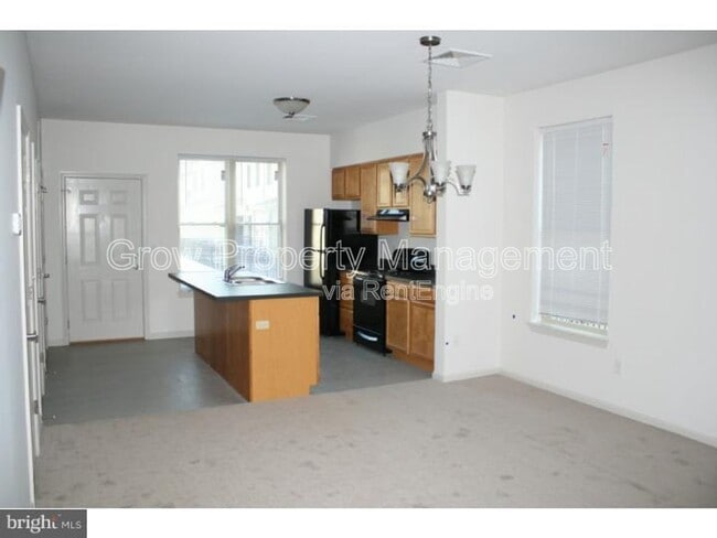 Building Photo - 745 S 13th St