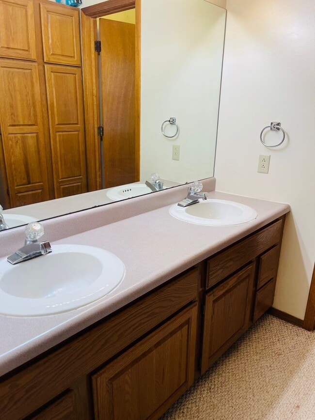 Building Photo - Beautiful, Spacious Single Family Home