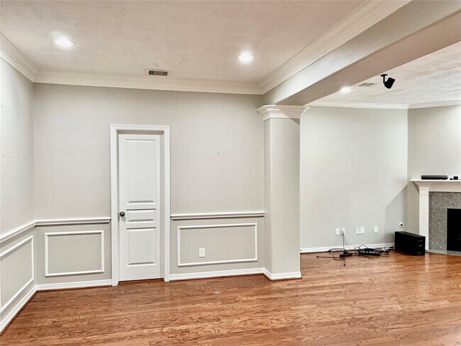 Building Photo - 1440 Dian St
