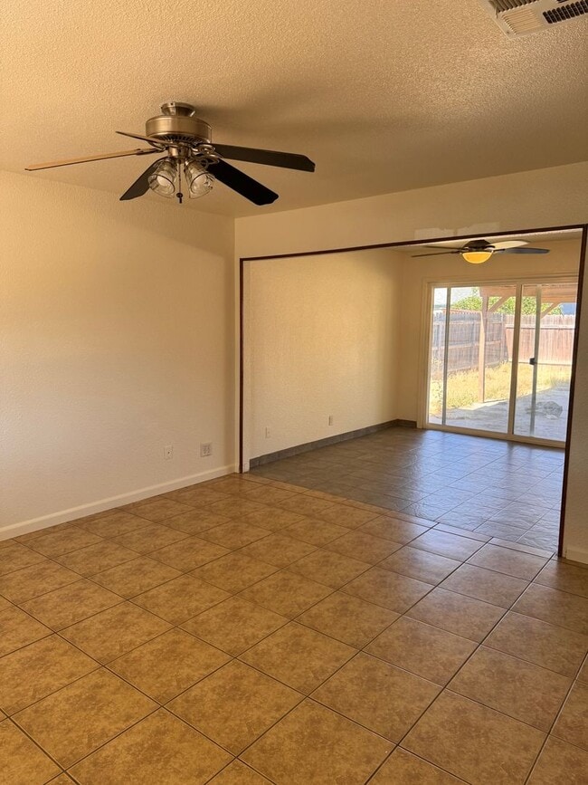 Building Photo - 913 Banyan Dr