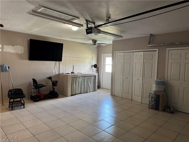 Building Photo - 1127 Foggia St E