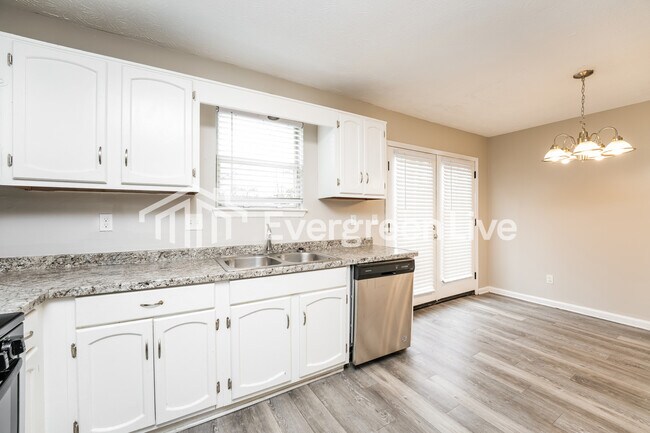 Building Photo - 5552 La Fleur Trail