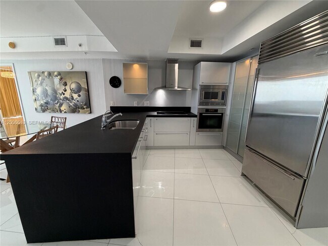 Building Photo - 18201 Collins Ave