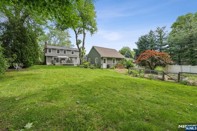 Building Photo - 211 Pinelynn Rd