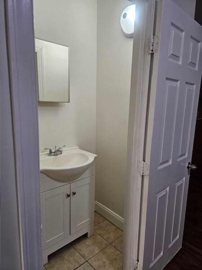 Building Photo - Large Home - Cobbs Creek