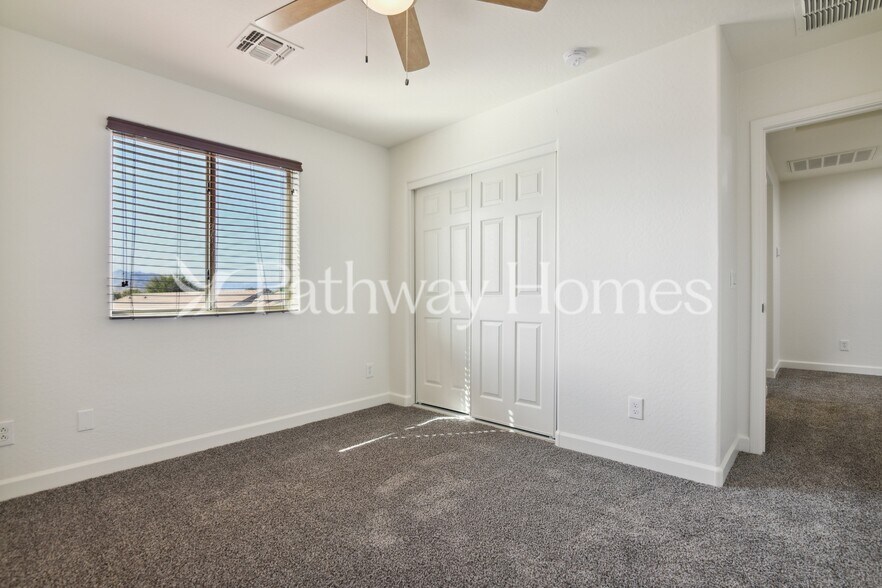 Building Photo - 2451 W Parkway Dr