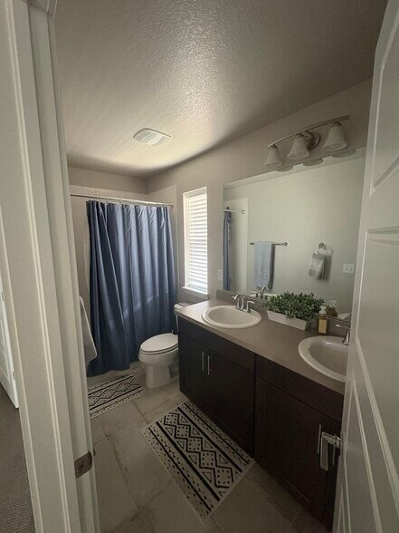 Guest bathroom - 12197 Claude Ct