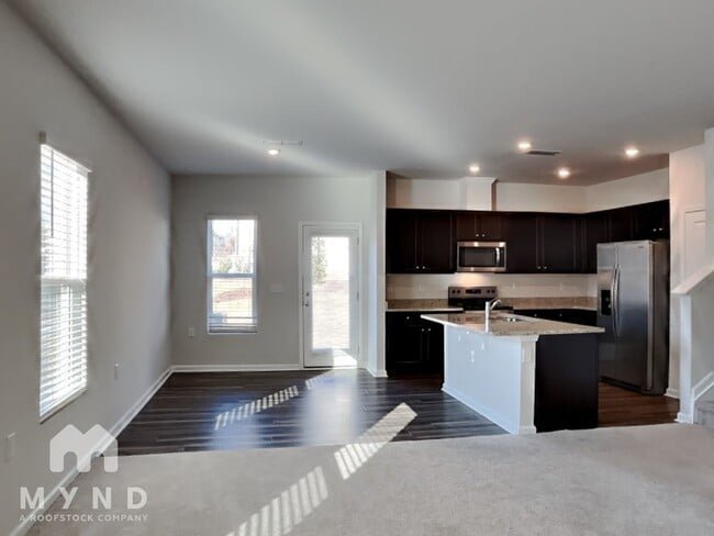 Building Photo - 807 McKenzie Pk Ter