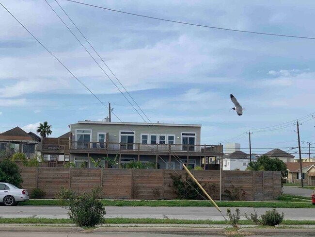 Building Photo - 2015 24th Street Rear