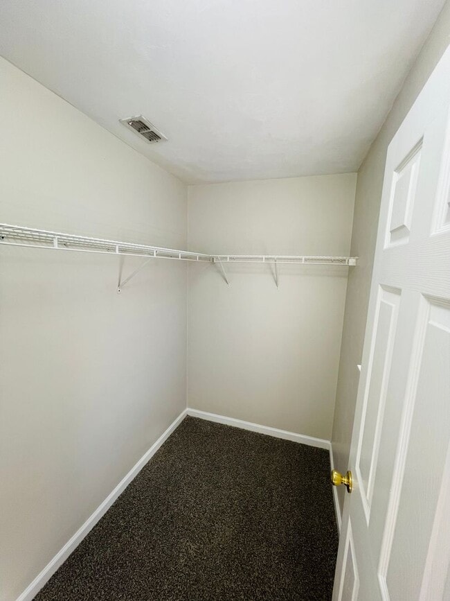 Building Photo - Townhouse off Hartsfield Road-$500 off first months rent!