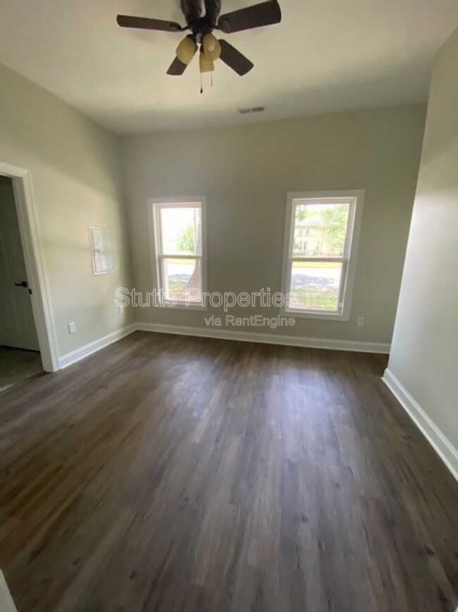 Building Photo - 602 E Mobile St