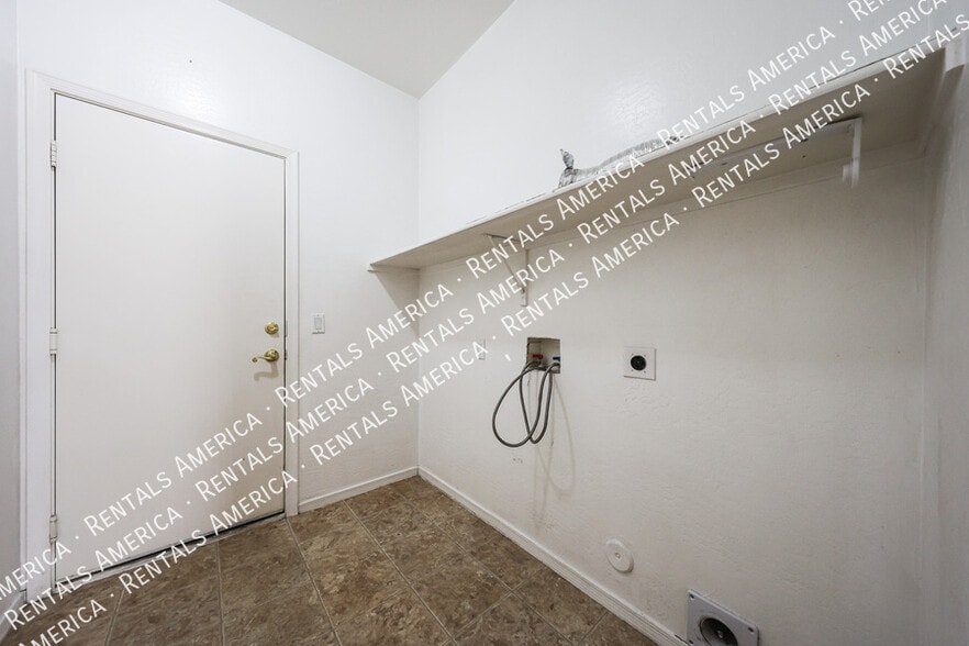 Building Photo - 21401 E Calle de Flores