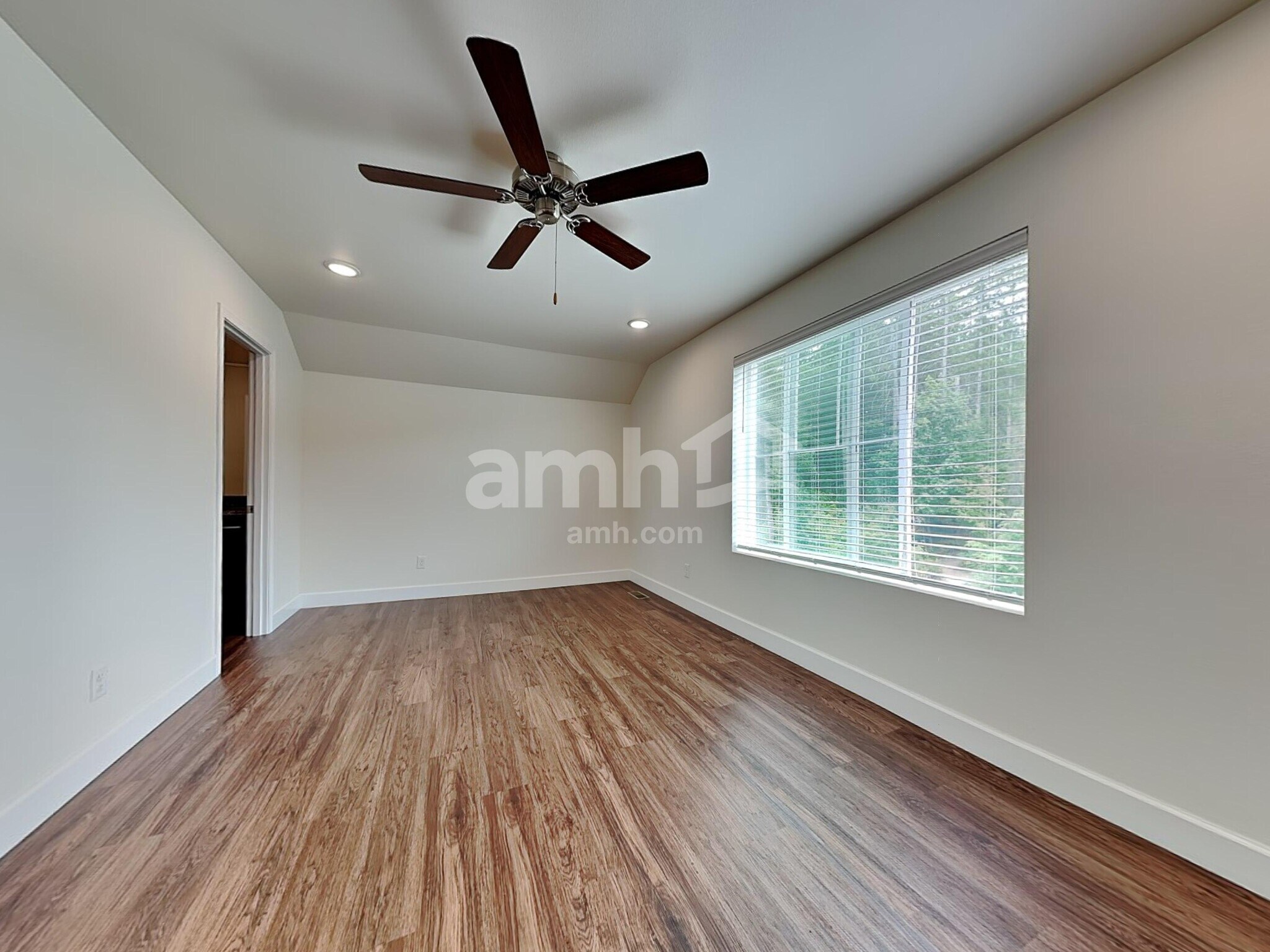 Building Photo - 33013 Lookout Ln