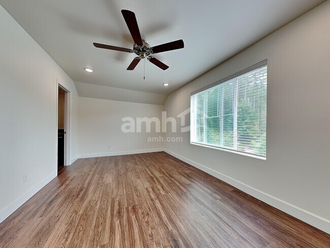 Building Photo - 33013 Lookout Ln