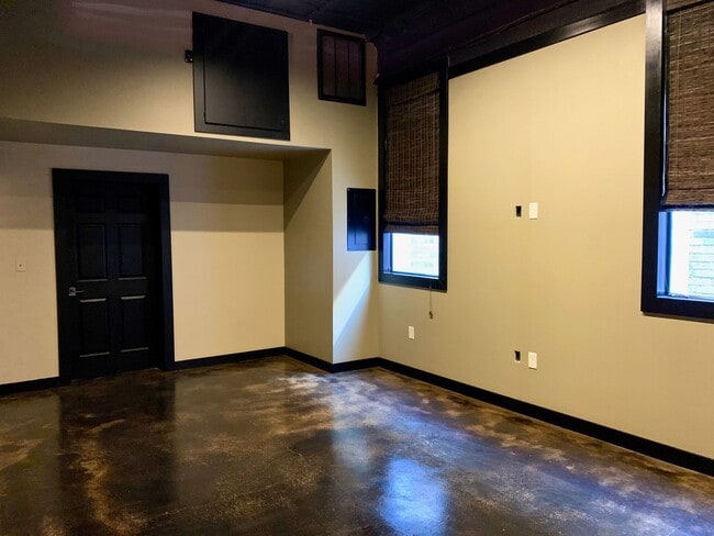 Building Photo - 110 W Huntington Ave