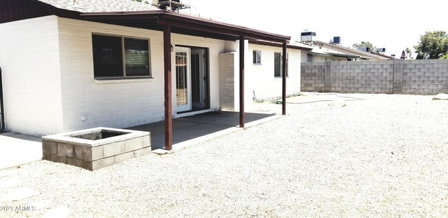 Building Photo - 3825 W Libby St