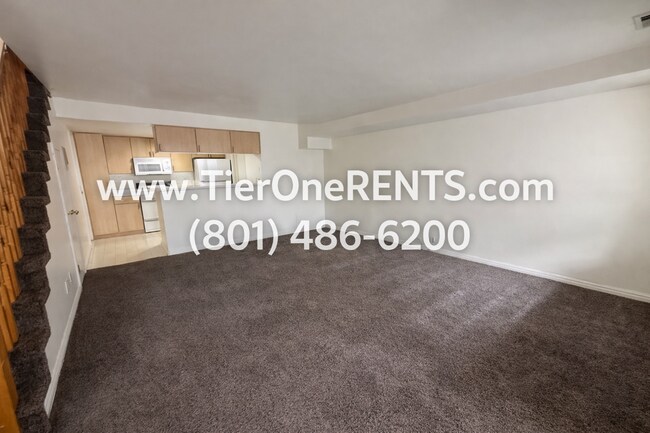 Building Photo - ** Limited Time Offer ** $500 OFF your first month's RENT!