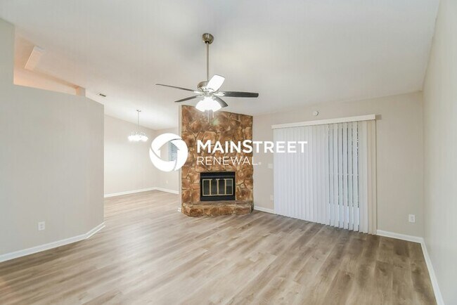 Building Photo - 3 Bedroom Pet-Friendly Home in Jacksonville, FL with Main Street Renewal