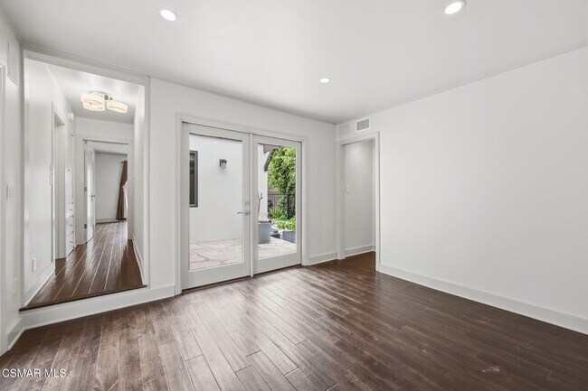 Building Photo - 732 N Alta Vista Blvd