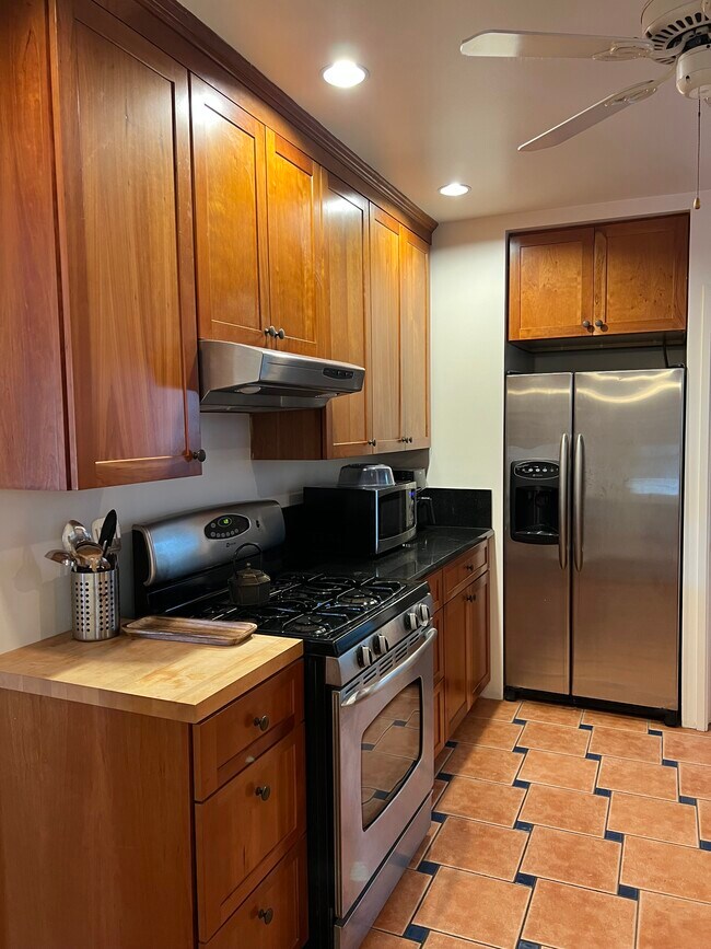 Building Photo - 6087 Cashio St